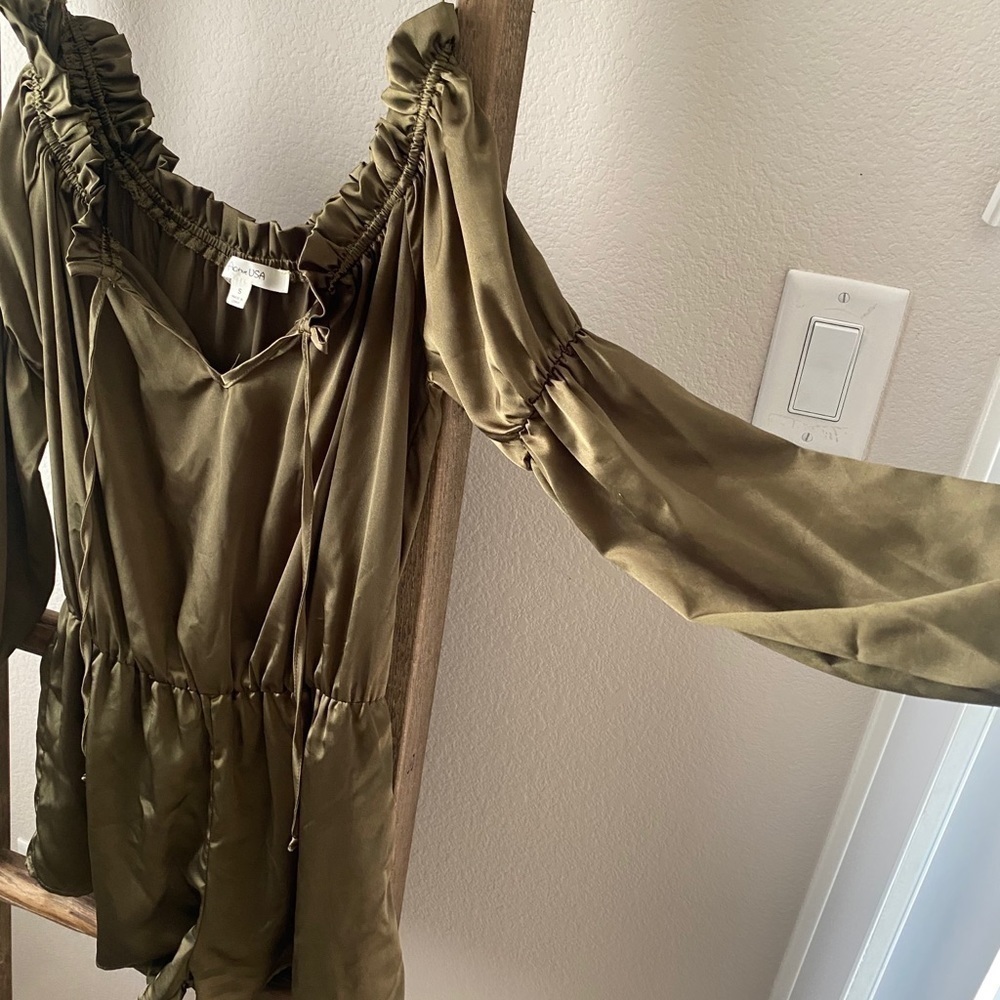 Olive green - off the shoulder jumper - Picture 4 of 7